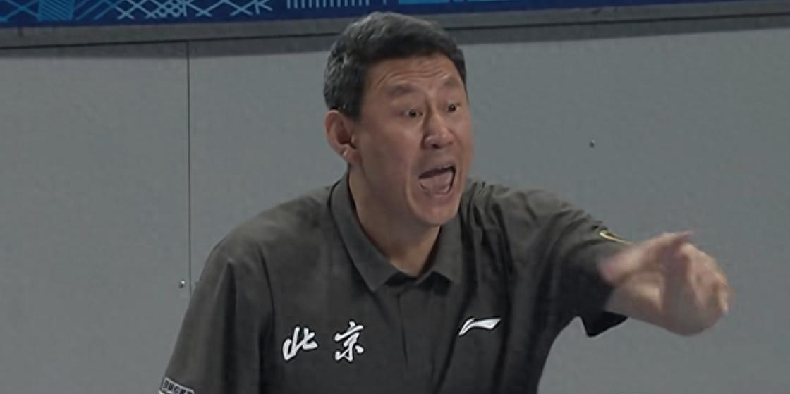亚博体育app下载-周琦撑起北京内线防线，外援串联发力，广东锋线进攻全面哑火